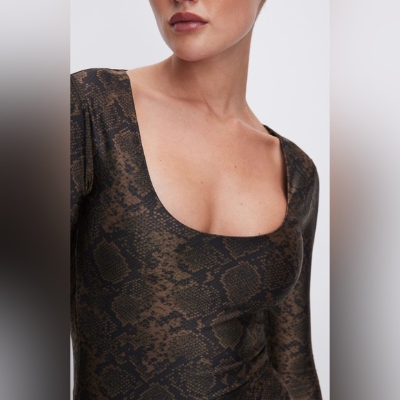 Good American Shine Python Scoop Neck Long Sleeve Bodysuit - Picture 2 of 14